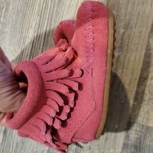 Baby Girl Minnetonka Fringe suede Pink Ankle boots‎ sz 2